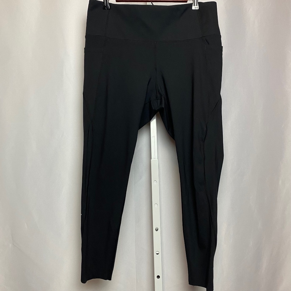 Danskin Womenʻs Black Yoga | Dance | Workout Leggings Outer Leg Dot Pattern XL